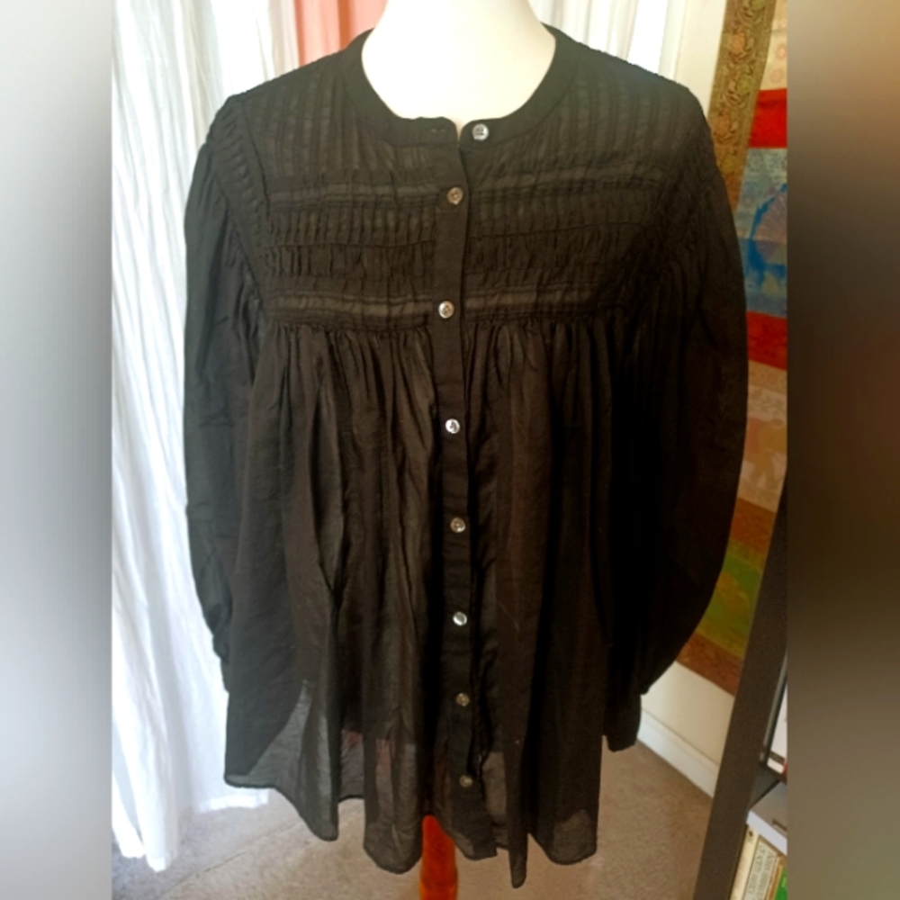 Banana republic blouse baby doll style. Looks new!